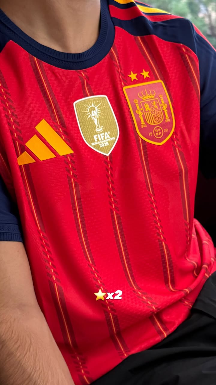 佩德里北京行：铜锅涮肉+长城，女友社媒晒图