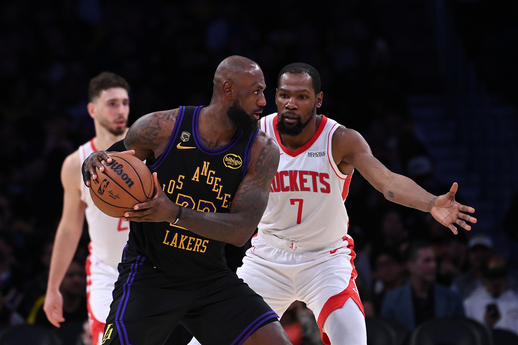 杜兰特火力全开回怼网友：勒布朗是篮球化身 加盟76人争议升级