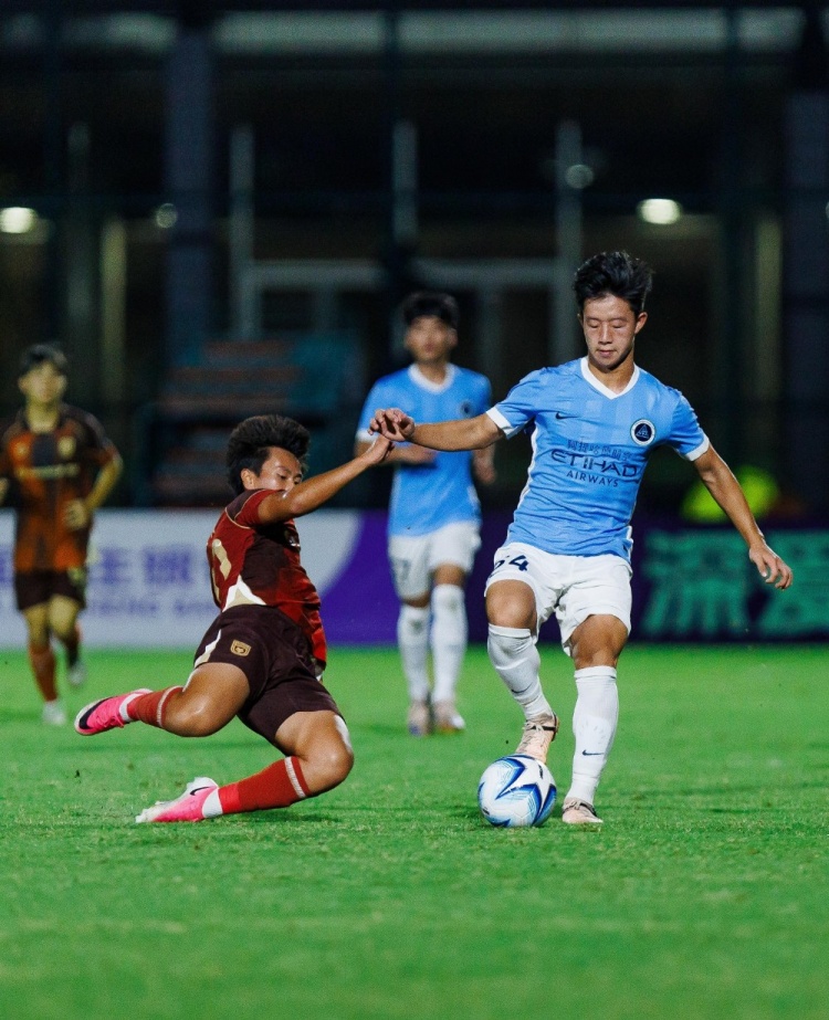 刘志鹏抢断门将送助攻 深圳新鹏城U20主场2比1逆转陕西联合U20 刘志鹏抢断门将送助攻 深圳新鹏城U20主场2比1逆转陕西联合U20