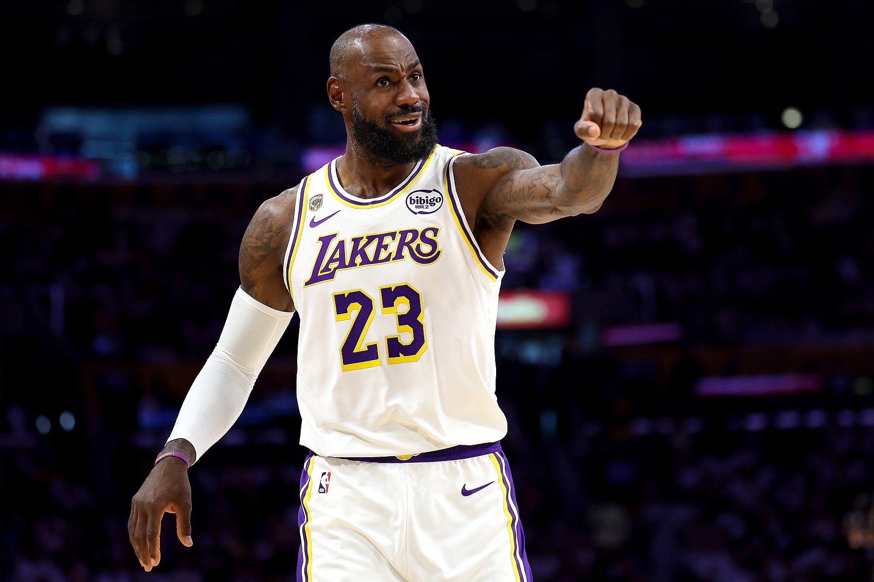 Skip嘲讽NFL外接手皮肯斯GOAT言论:希望他懂橄榄球多于懂篮球 Skip嘲讽NFL外接手皮肯斯GOAT言论:希望他懂橄榄球多于懂篮球