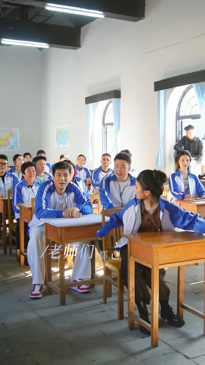 整活!郭艾伦上节目中体验成亲环节 与美女主持刘一一上演互动 整活!郭艾伦上节目中体验成亲环节 与美女主持刘一一上演互动